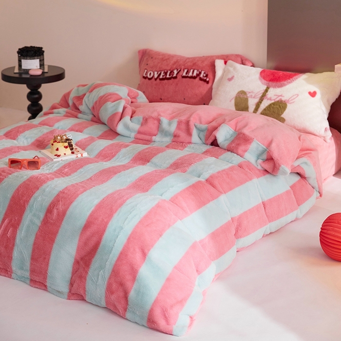 91家纺网 家纺一手货源 找家纺 金奇达 2023新款牛奶绒兔毛绒多巴胺摸摸兔四件套 青柠格