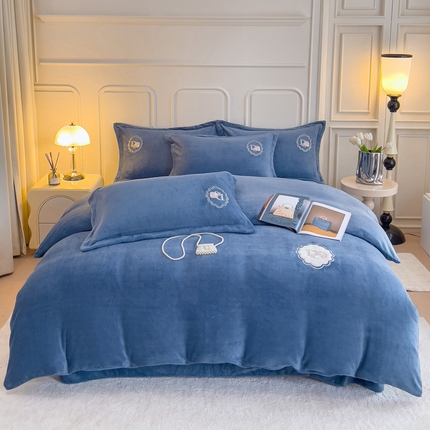 91家纺网 家纺一手货源 找家纺 总宜家坊 2023牛奶绒双拼小香风刺绣贴布绣四件套-戴安娜（含买家秀）