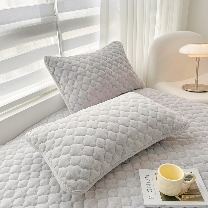 91家纺网 家纺一手货源 找家纺 梵朴 2023新款牛奶绒夹棉床笠 纯色-气质灰