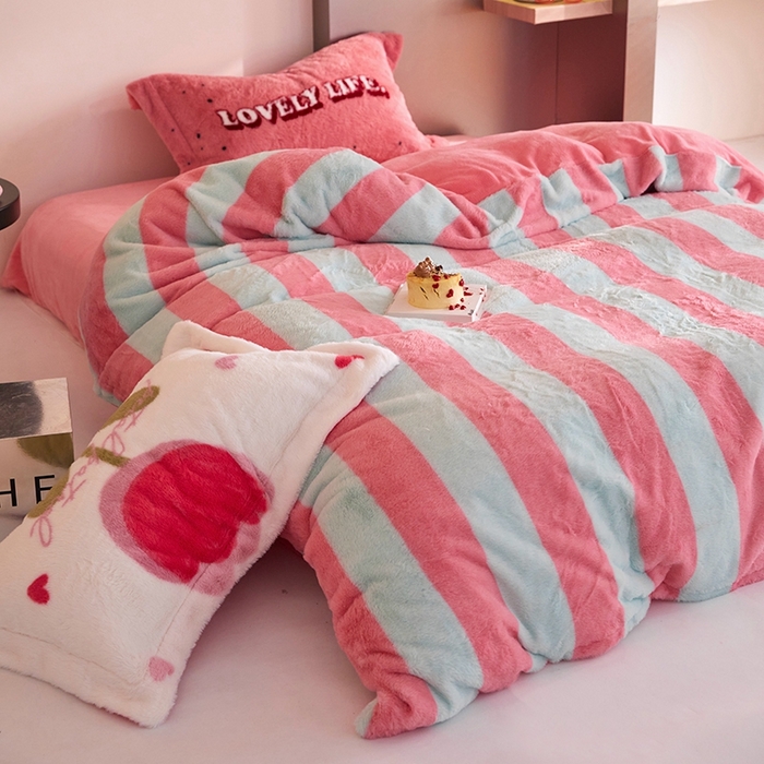 91家纺网 家纺一手货源 找家纺 金奇达 2023新款牛奶绒兔毛绒多巴胺摸摸兔四件套 青柠格