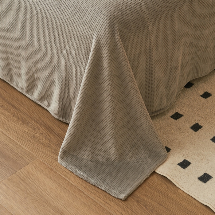 91家纺网 家纺一手货源 找家纺 吾诺 2023秋冬 华夫格绒床单枕套床笠毯子单品系列 - 牛奶绒床单 浅灰色