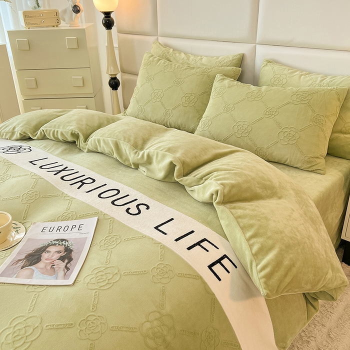 91家纺网 家纺一手货源 找家纺 绒兔兔 2023新款雕花烂花牛奶绒刺绣四件套 克洛伊系列 克洛伊-果绿