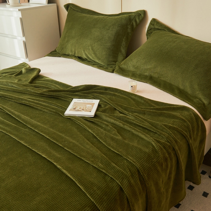 91家纺网 家纺一手货源 找家纺 吾诺 2023秋冬 华夫格绒床单枕套床笠毯子单品系列 - 牛奶绒床单 橄榄绿