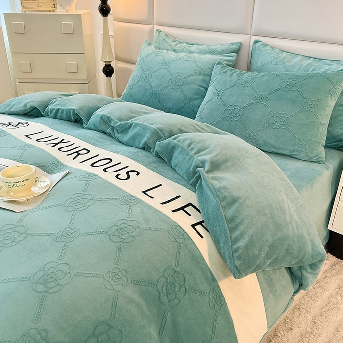 91家纺网 家纺一手货源 找家纺 绒兔兔 2023新款雕花烂花牛奶绒刺绣四件套 克洛伊系列 克洛伊-碧绿