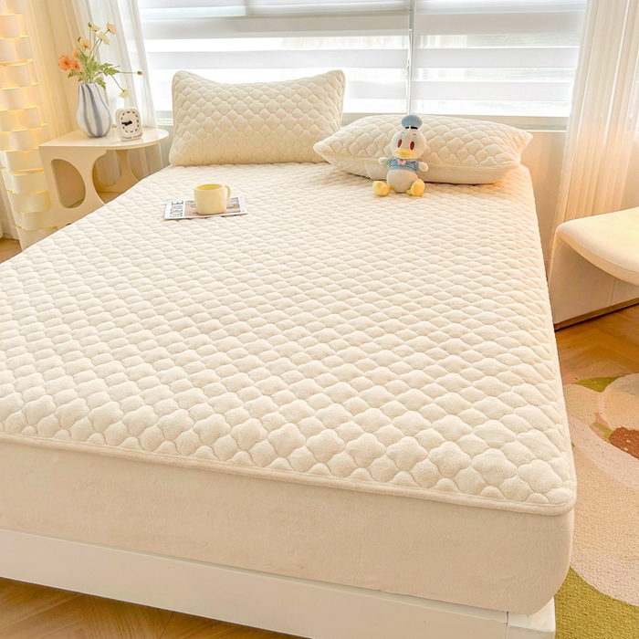 91家纺网 家纺一手货源 找家纺 梵朴 2023新款牛奶绒夹棉床笠 纯色-素雅白