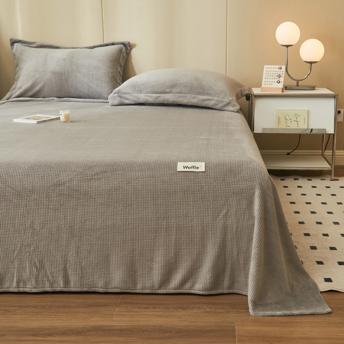 91家纺网 家纺一手货源 找家纺 吾诺 2023秋冬 华夫格绒床单枕套床笠毯子单品系列 - 牛奶绒床单 浅灰色