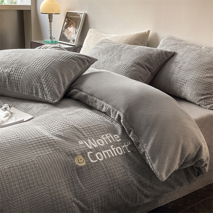 91家纺网 家纺一手货源 找家纺 （总）无界 2024新款B类牛奶绒雕花四件套-希蔓系列