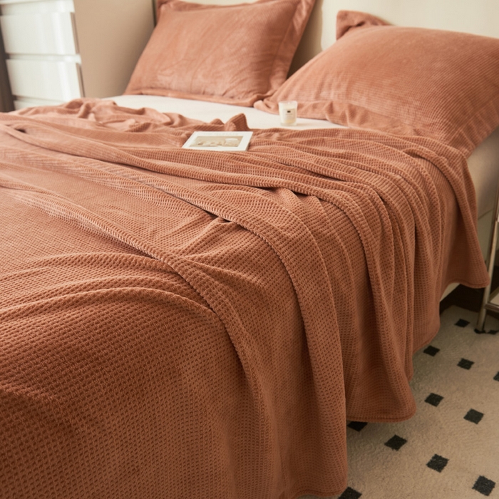 91家纺网 家纺一手货源 找家纺 吾诺 2023秋冬 华夫格绒床单枕套床笠毯子单品系列 - 牛奶绒床单 焦糖咖