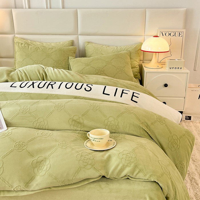 91家纺网 家纺一手货源 找家纺 绒兔兔 2023新款雕花烂花牛奶绒刺绣四件套 克洛伊系列 克洛伊-果绿