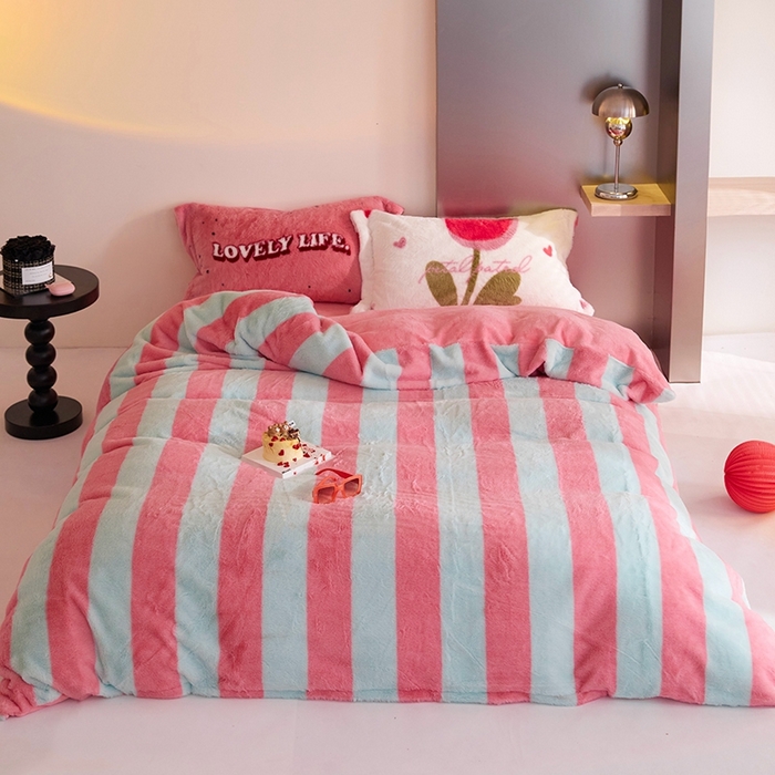 91家纺网 家纺一手货源 找家纺 金奇达 2023新款牛奶绒兔毛绒多巴胺摸摸兔四件套 青柠格