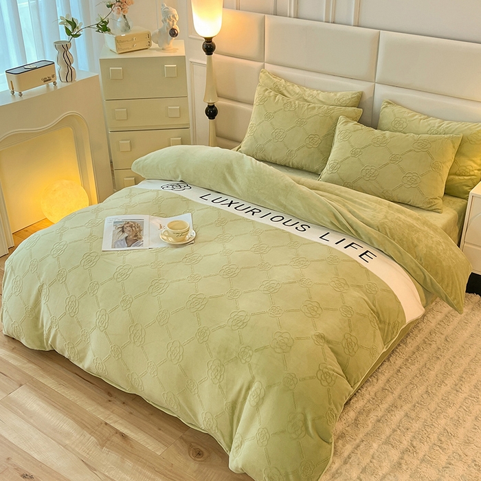 91家纺网 家纺一手货源 找家纺 绒兔兔 2023新款雕花烂花牛奶绒刺绣四件套 克洛伊系列 克洛伊-果绿