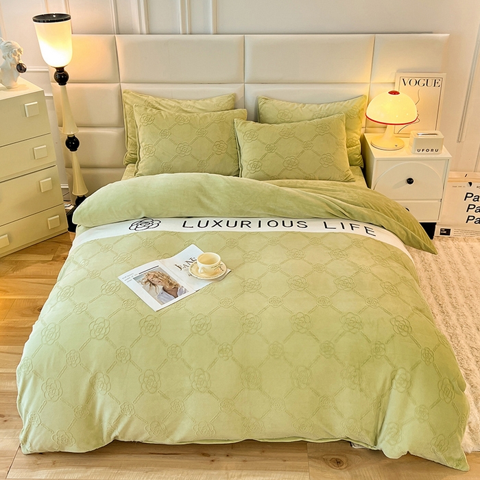 91家纺网 家纺一手货源 找家纺 绒兔兔 2023新款雕花烂花牛奶绒刺绣四件套 克洛伊系列 克洛伊-果绿