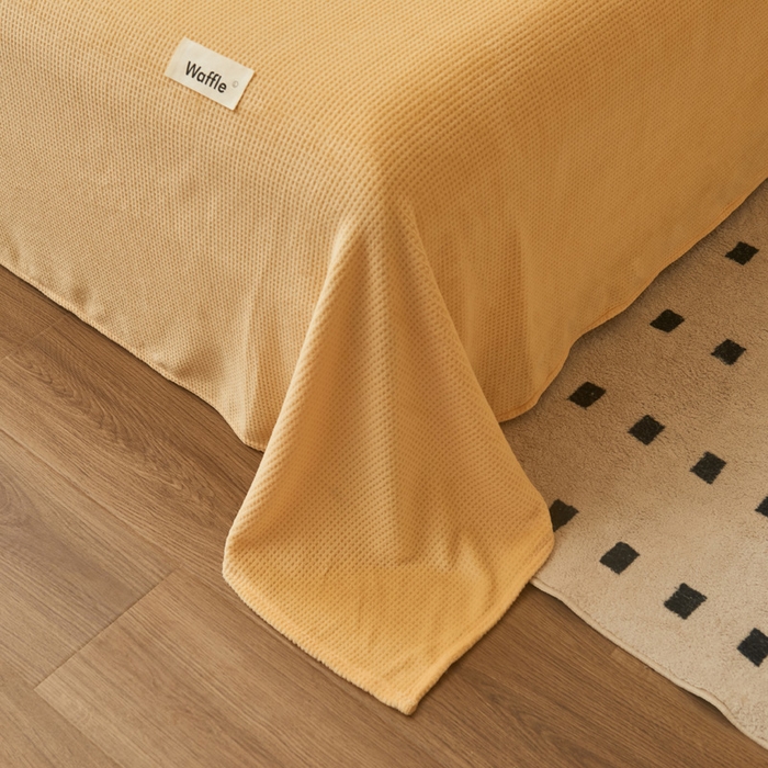 91家纺网 家纺一手货源 找家纺 吾诺 2023秋冬 华夫格绒床单枕套床笠毯子单品系列 - 牛奶绒床单 大豆黄