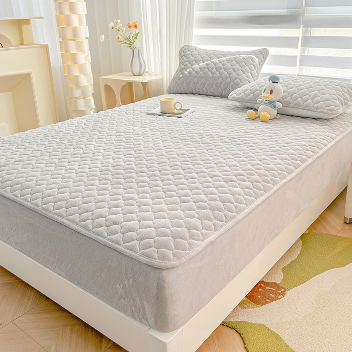 91家纺网 家纺一手货源 找家纺 梵朴 2023新款牛奶绒夹棉床笠 纯色-气质灰