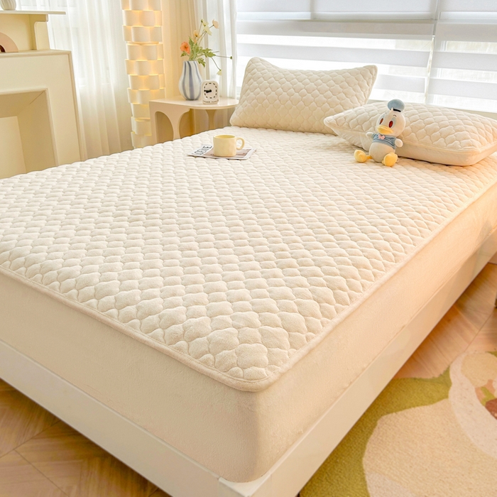 91家纺网 家纺一手货源 找家纺 梵朴 2023新款牛奶绒夹棉床笠 纯色-素雅白