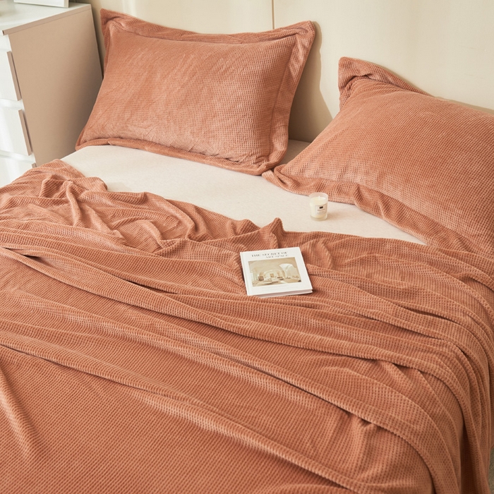 91家纺网 家纺一手货源 找家纺 吾诺 2023秋冬 华夫格绒床单枕套床笠毯子单品系列 - 牛奶绒床单 焦糖咖