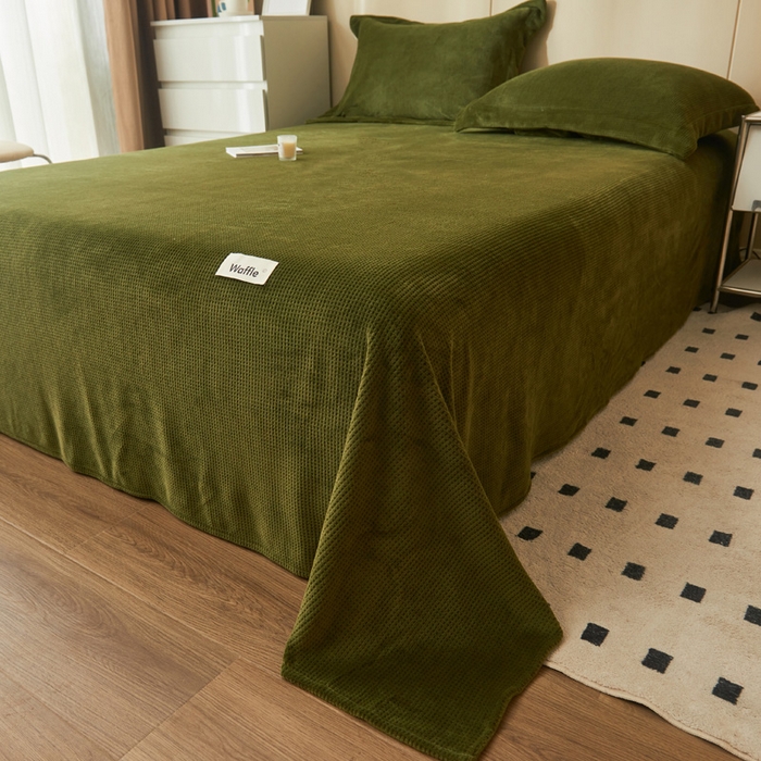 91家纺网 家纺一手货源 找家纺 吾诺 2023秋冬 华夫格绒床单枕套床笠毯子单品系列 - 牛奶绒床单 橄榄绿
