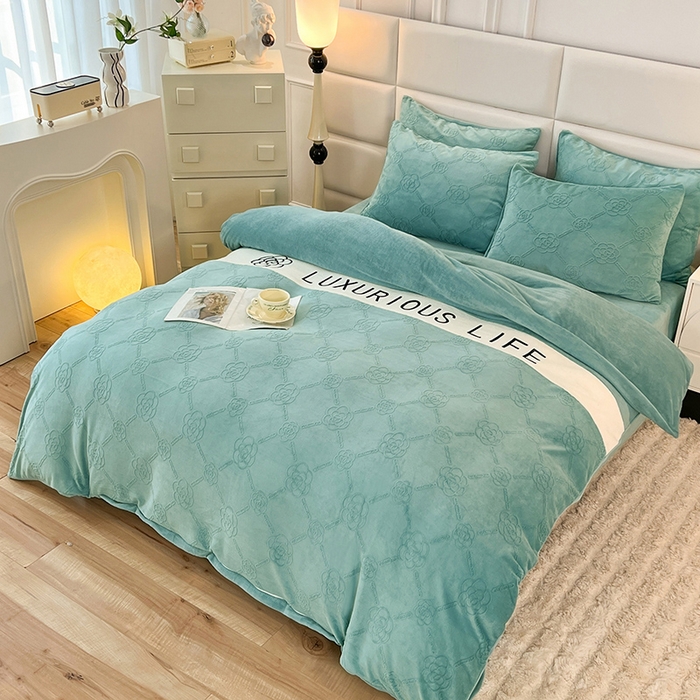 91家纺网 家纺一手货源 找家纺 绒兔兔 2023新款雕花烂花牛奶绒刺绣四件套 克洛伊系列 克洛伊-碧绿