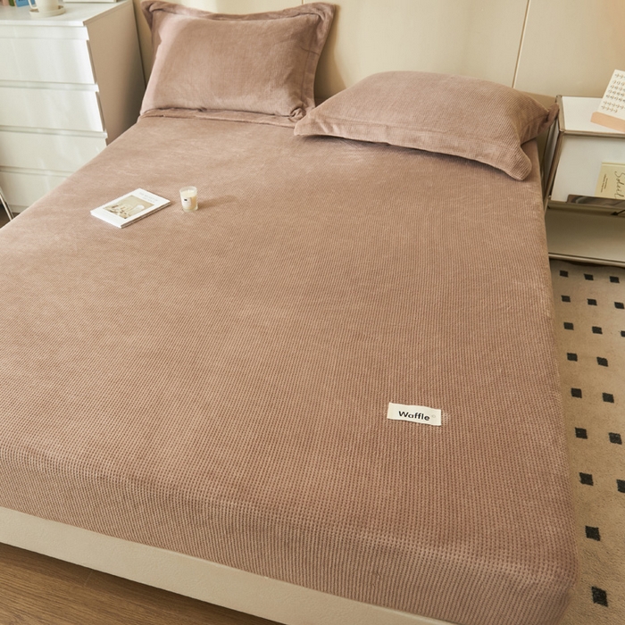 91家纺网 家纺一手货源 找家纺 吾诺 2023秋冬 华夫格牛奶绒毯子床单床笠单品系列-牛奶绒床笠 深驼色