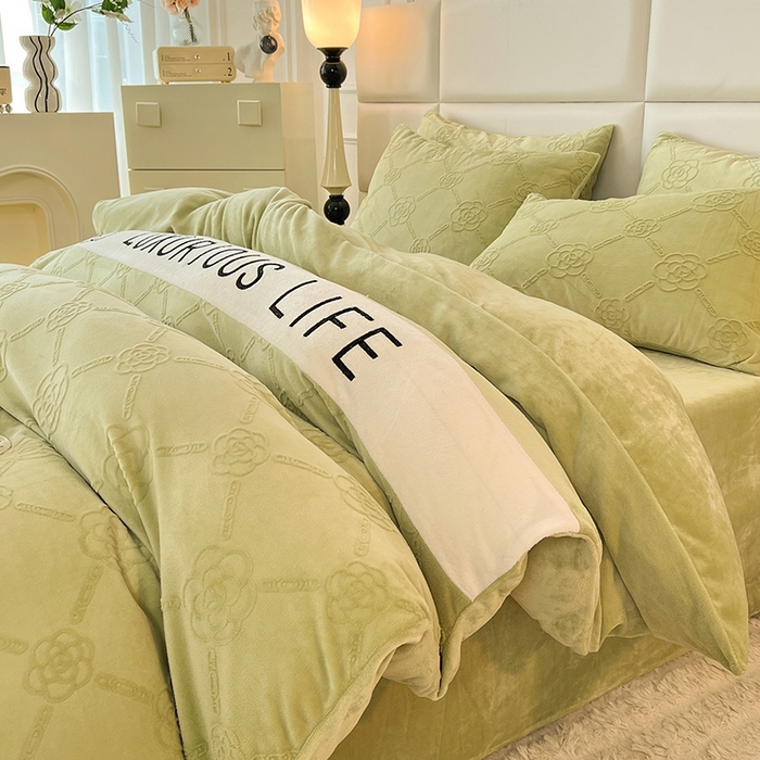 91家纺网 家纺一手货源 找家纺 绒兔兔 2023新款雕花烂花牛奶绒刺绣四件套 克洛伊系列 克洛伊-果绿