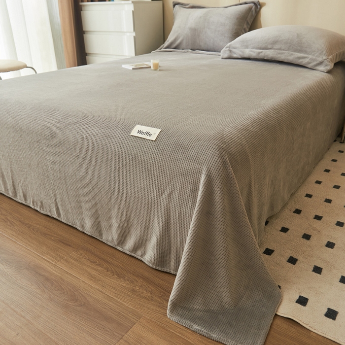 91家纺网 家纺一手货源 找家纺 吾诺 2023秋冬 华夫格绒床单枕套床笠毯子单品系列 - 牛奶绒床单 浅灰色