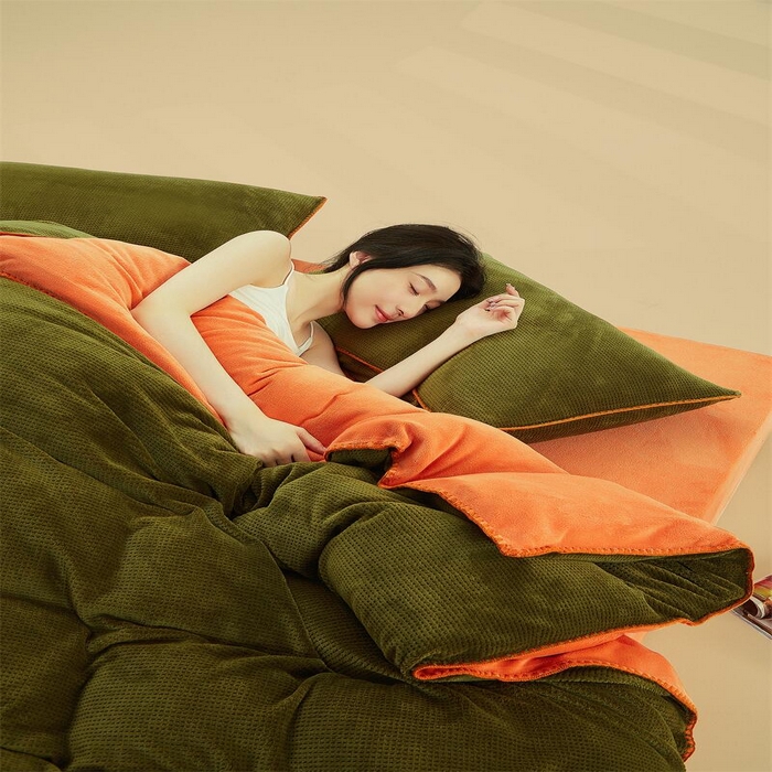 91家纺网 家纺一手货源 找家纺 吾诺2023秋冬贝壳边华夫格牛奶绒四件套-纯净版拍摄风格 橄榄绿-唐茶