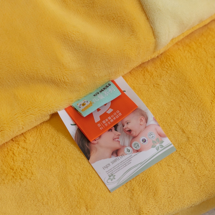 91家纺网 家纺一手货源 找家纺 喜多兔儿童家纺 2023喜多兔牛奶绒活套被 小伙伴系列—黄色捣蛋小狮子