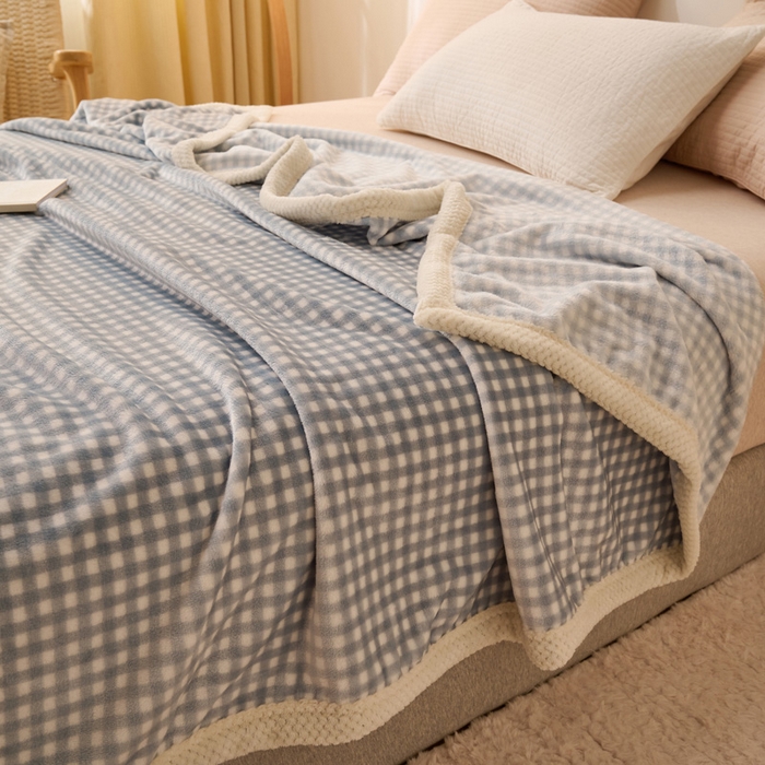 91家纺网 家纺一手货源 找家纺 吾诺 2023秋冬 双面加厚无印风双面牛奶绒毯子 法莱绒毛毯  天蓝小格