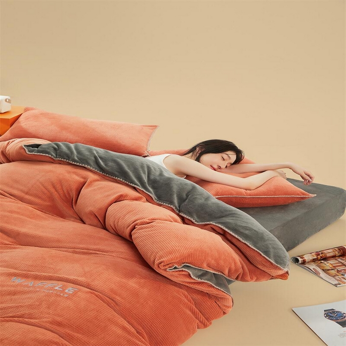 91家纺网 家纺一手货源 找家纺 吾诺2023秋冬贝壳边华夫格牛奶绒四件套-纯净版拍摄风格 焦糖咖-深灰