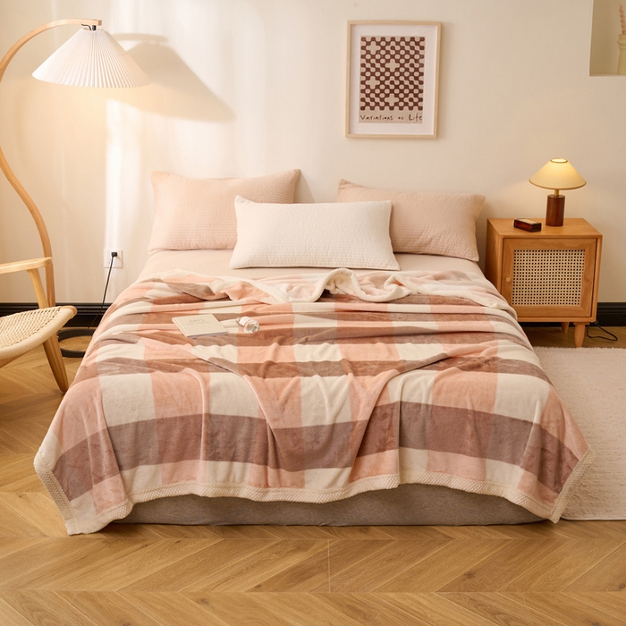 91家纺网 家纺一手货源 找家纺 吾诺 2023秋冬 双面加厚无印风双面牛奶绒毯子 法莱绒毛毯  灰粉大格