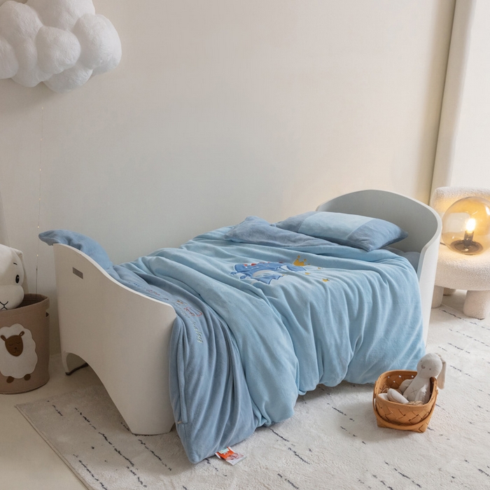 91家纺网 家纺一手货源 找家纺 喜多兔儿童家纺 2023喜多兔牛奶绒活套被 小伙伴系列—蓝色大嘴皇冠恐龙