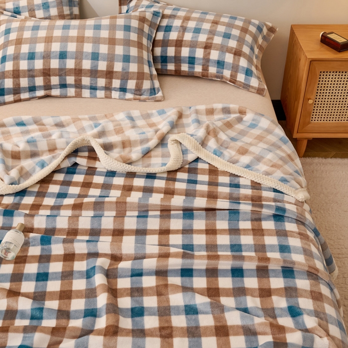 91家纺网 家纺一手货源 找家纺 吾诺 2023秋冬 双面加厚无印风双面牛奶绒毯子 法莱绒毛毯  蓝咖中格