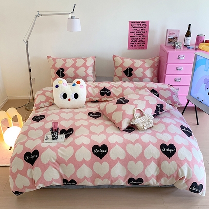 91家纺网 家纺一手货源 找家纺 （总）桃子家居 2023新款ins少女甜酷多巴胺粉墨加厚牛奶绒系列四件套