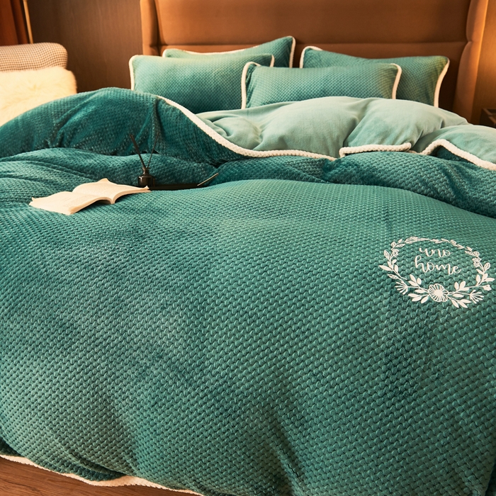 91家纺网 家纺一手货源 找家纺 吾诺家居 2023 菠萝格贝贝绒四件套 贝贝翡翠