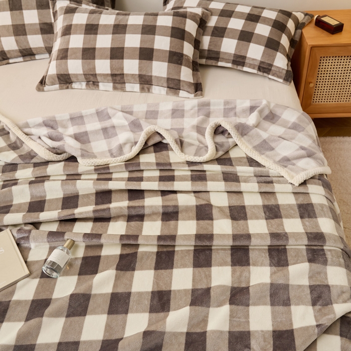 91家纺网 家纺一手货源 找家纺 吾诺 2023秋冬 双面加厚无印风双面牛奶绒毯子 法莱绒毛毯  灰色中格