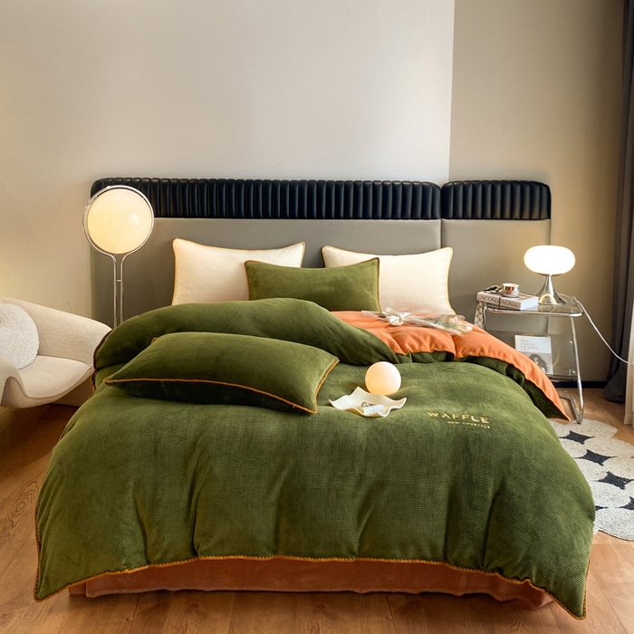 91家纺网 家纺一手货源 找家纺 吾诺 2023贝壳边华夫格牛奶绒四件套-轻奢版拍摄风格 橄榄绿-唐茶