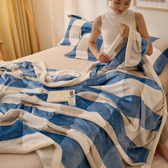 91家纺网 家纺一手货源 找家纺 吾诺 2023秋冬 双面加厚无印风双面牛奶绒毯子 法莱绒毛毯  咖蓝大格