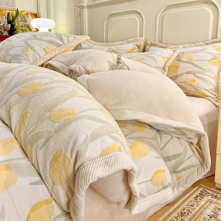 91家纺网 家纺一手货源 找家纺 （总）宜代光年 2025新款大包边着色雕花暖阳绒四件套