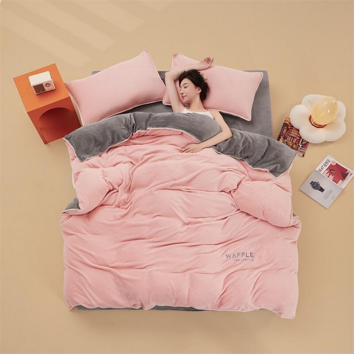 91家纺网 家纺一手货源 找家纺 吾诺 2023秋冬 贝壳边华夫格牛奶绒四件套-纯净版拍摄风格玉色-浅灰