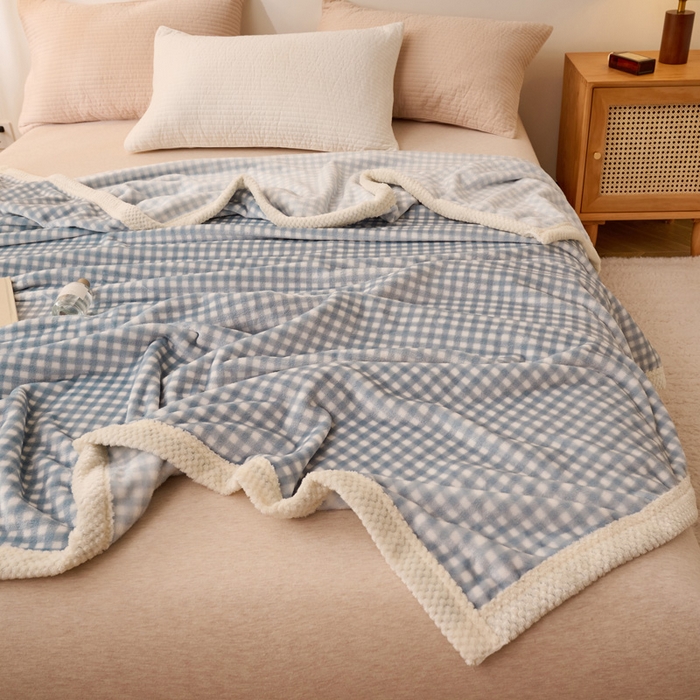 91家纺网 家纺一手货源 找家纺 吾诺 2023秋冬 双面加厚无印风双面牛奶绒毯子 法莱绒毛毯  天蓝小格