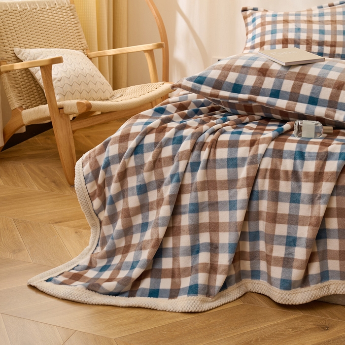 91家纺网 家纺一手货源 找家纺 吾诺 2023秋冬 双面加厚无印风双面牛奶绒毯子 法莱绒毛毯  蓝咖中格