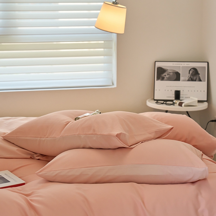 91家纺网 家纺一手货源 找家纺 沐白家居 2023火山小磨毛拼色基础款四件套 粉恋