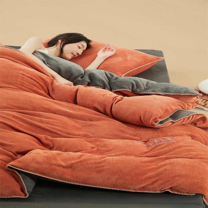 91家纺网 家纺一手货源 找家纺 吾诺2023秋冬贝壳边华夫格牛奶绒四件套-纯净版拍摄风格 焦糖咖-深灰