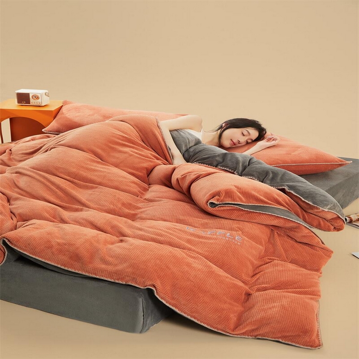 91家纺网 家纺一手货源 找家纺 吾诺2023秋冬贝壳边华夫格牛奶绒四件套-纯净版拍摄风格 焦糖咖-深灰