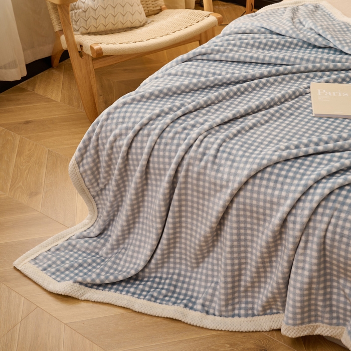 91家纺网 家纺一手货源 找家纺 吾诺 2023秋冬 双面加厚无印风双面牛奶绒毯子 法莱绒毛毯  天蓝小格