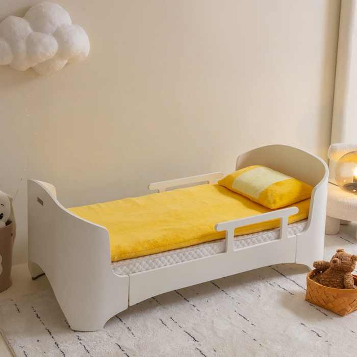 91家纺网 家纺一手货源 找家纺 喜多兔儿童家纺 2023喜多兔牛奶绒活套被 小伙伴系列—黄色哈喽小猫咪