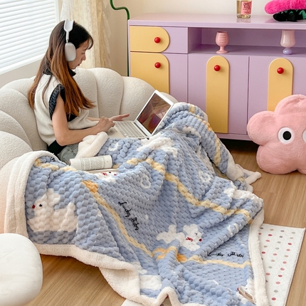 91家纺网 家纺一手货源 找家纺 顾里家纺 2023新款ins韩风∙豆豆绒奶油色羊羔毯 丝带小兔