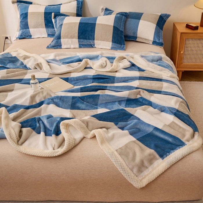 91家纺网 家纺一手货源 找家纺 吾诺 2023秋冬 双面加厚无印风双面牛奶绒毯子 法莱绒毛毯  咖蓝大格