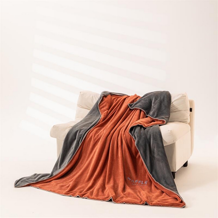 91家纺网 家纺一手货源 找家纺 吾诺 2023秋冬华夫格牛奶绒毯子 毛毯床单床笠单品系列-多功能绒毯 焦糖咖-深灰