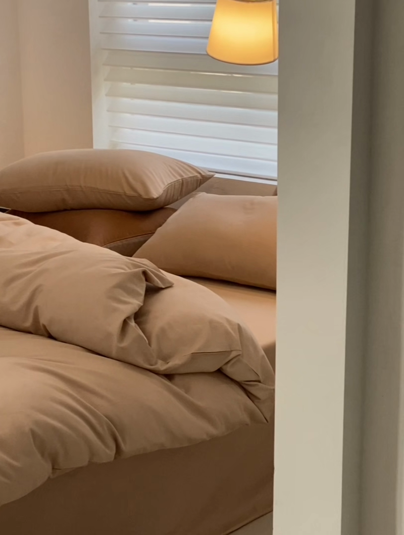 91家纺网 家纺一手货源 找家纺 沐白家居 2023火山小磨毛拼色基础款四件套 鱼肚